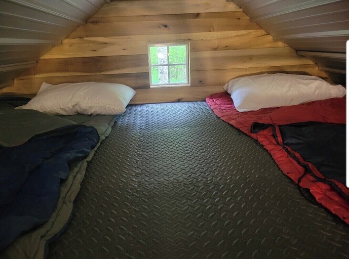 Room 3, Country Sunshine Cabins, Perry