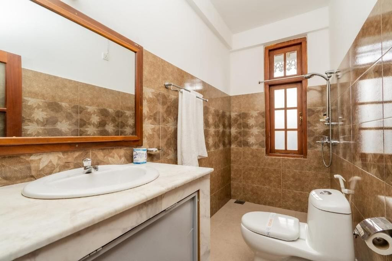 Bathroom 3, Oasis City Hotel - Kandy, K.F.G. & G. Korale