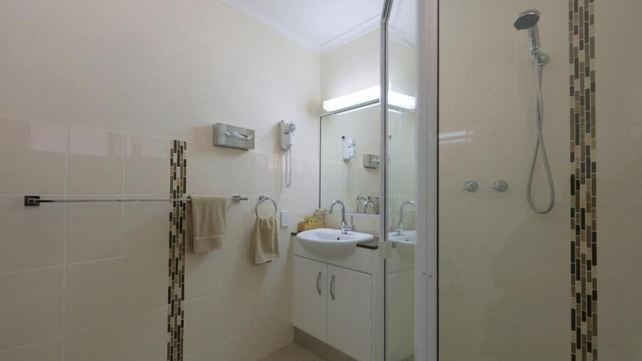 Bathroom 5, Tenterfield Motel Inn, Tenterfield