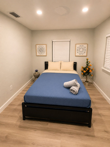 Room 4, Villa Shores, Miami-Dade