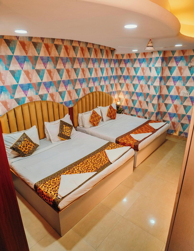 Food & Drinks 5, Hotel Sahu Near Kashi Vishwanath Temple Gate, Varanasi