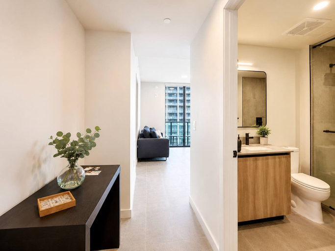 Room 4, Luxury 2BR Sky Retreat Best Miami Bay Views, Miami-Dade