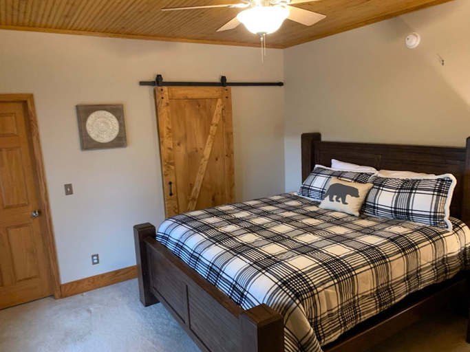Interior 2, Lazy Bear Inn, Watauga