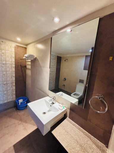 Bathroom 5, Hotel Kanan, Gandhinagar