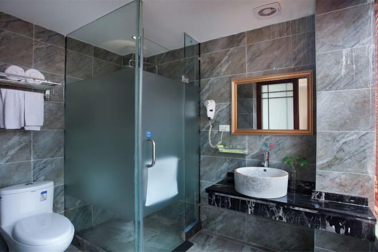 Room 5, Jinfeng Hotel, Guilin