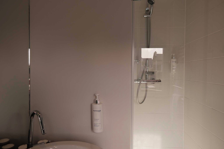 Bathroom 4, Ar Iniz, Ille-et-Vilaine