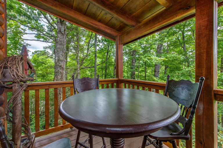 Outdoor dining 3, Hills Hideaway, Sevier