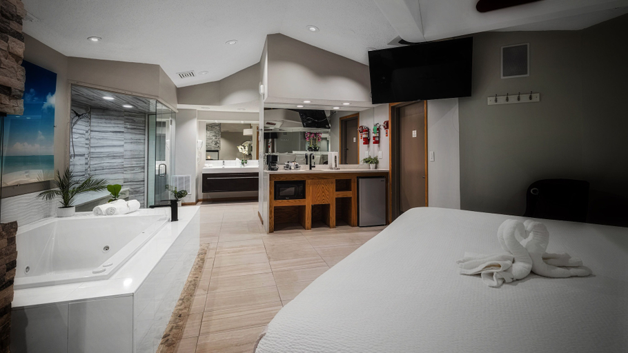 Bedroom 3, Sybaris Pool Suites Frankfort, Will