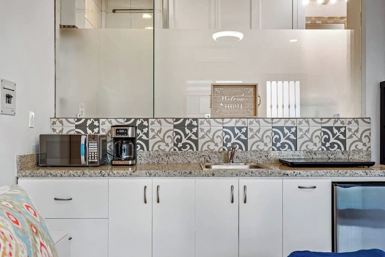 Private kitchen, Morgan Residences 603 at Boutique Hotel With Pool, Gym & Spa, La Paz