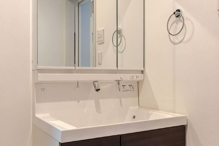 Bathroom 4, Haneda House II, Ōta
