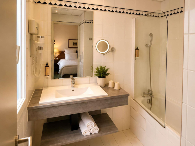 Bathroom 4, Mercure Lourdes Impérial Hotel, Hautes-Pyrénées