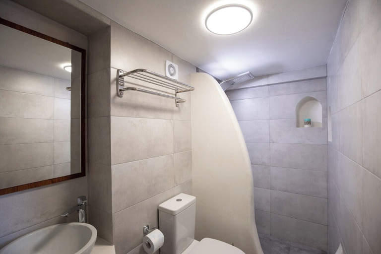 Bathroom 3, Primrose Apartments, South Aegean