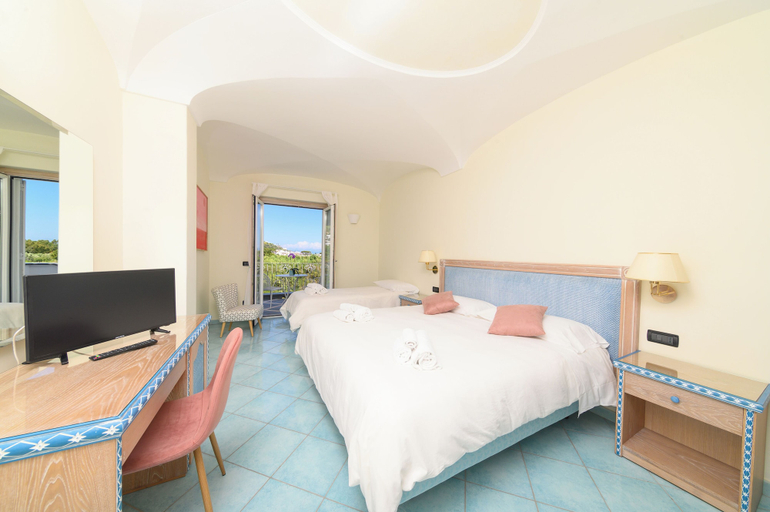 Bedroom 5, Sorgeto Garden, Napoli