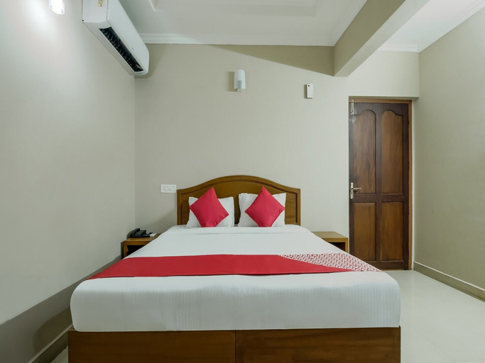 Room 4, Collection O Kadavanthra, Ernakulam