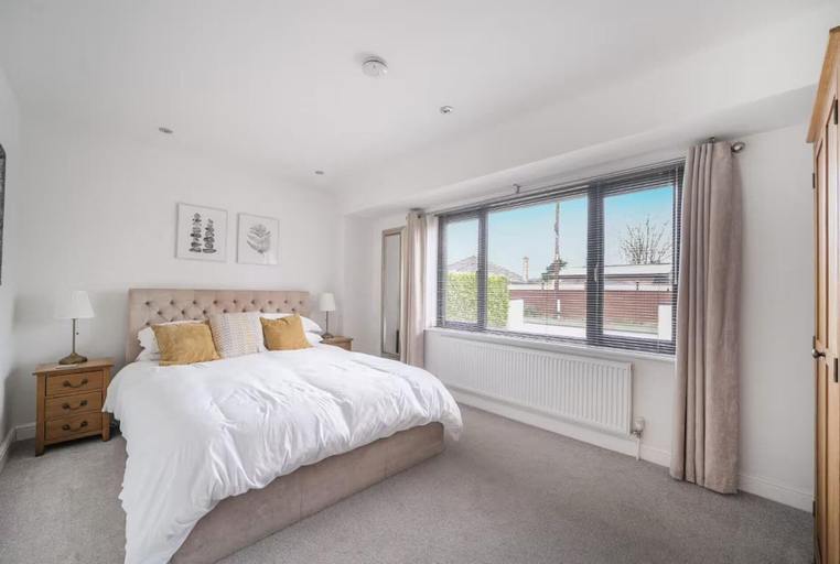 Room, Lymington 1-bed Apt, Sleeps 3 With Parking, Hampshire