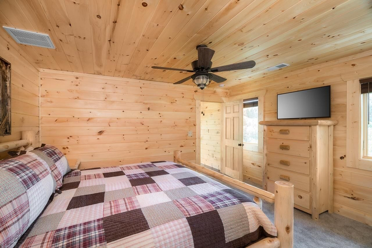Room 5, The Perfect Tenn, Sevier