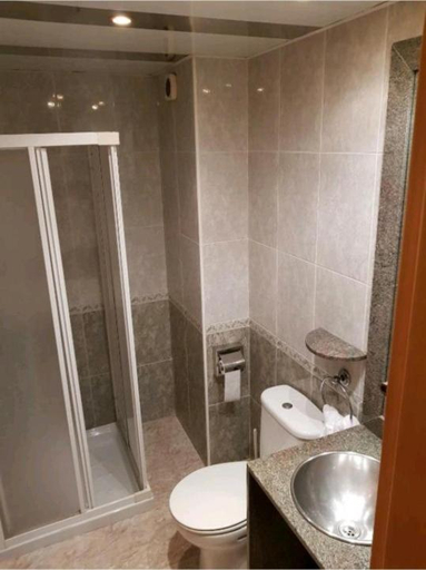 Bathroom 3, Hostal Milenium, Barcelona
