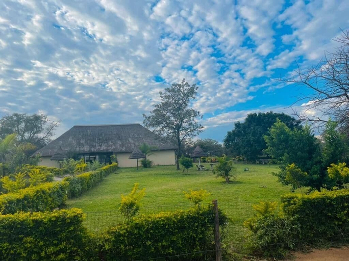 Property grounds, Xisakeni Lodge and Transfers, Ehlanzeni