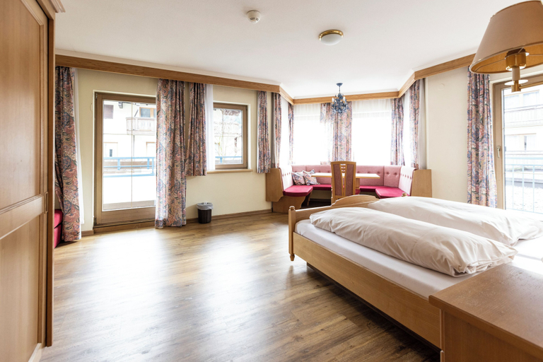 Bedroom 2, Heart Hotel Nordstern, Schwaz