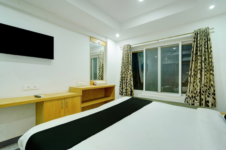 Room 3, Classic Room With Twin Bed Hotel Looranova, Chittoor