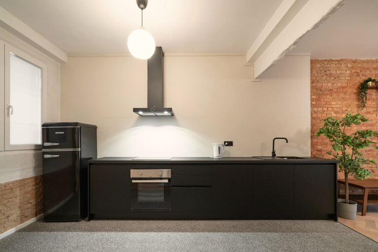 Private kitchen 5, Spacious 2BR Stay Near Central Station, Antwerpen