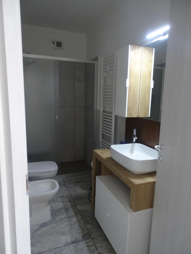 Bathroom 2, Villa Gabri, Asti
