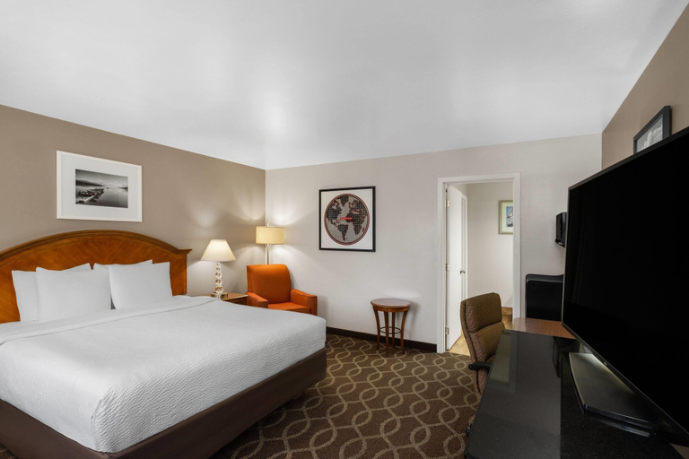 Bedroom 4, Ramada Bayside Inn & Suites Eureka, Humboldt