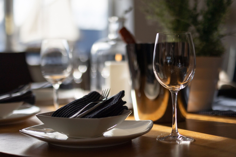 Food & Drinks, Oaktree Lodge - Luxury Cottage Hot Tub Sea Views, Pembrokeshire