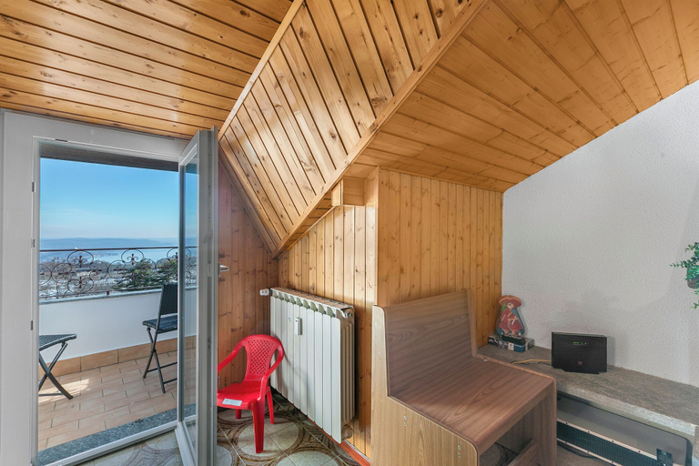 Interior 5, La Mansarda Sul Lago: Rustic Attic Studio With Balcony & Parking, Novara