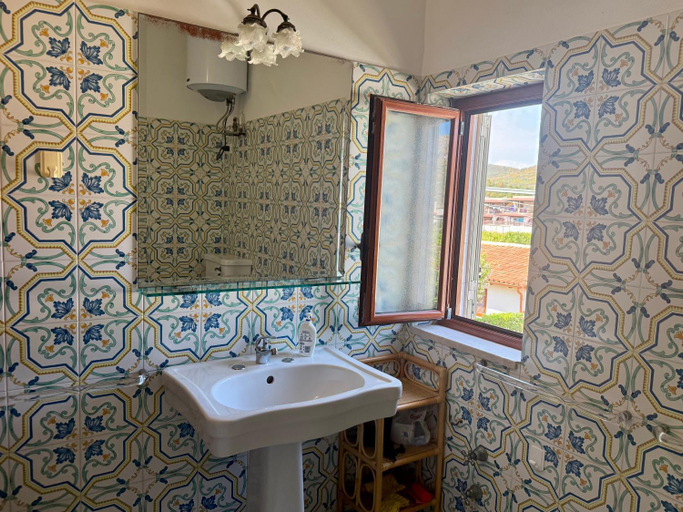 Bathroom 2, Vulcano Apartments, Messina