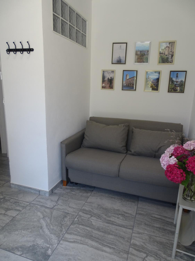 Others 5, Villa Gabri, Asti