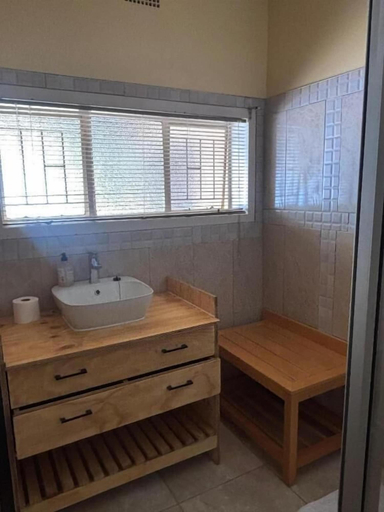 Bathroom 4, Laroza Guest House, Bojanala