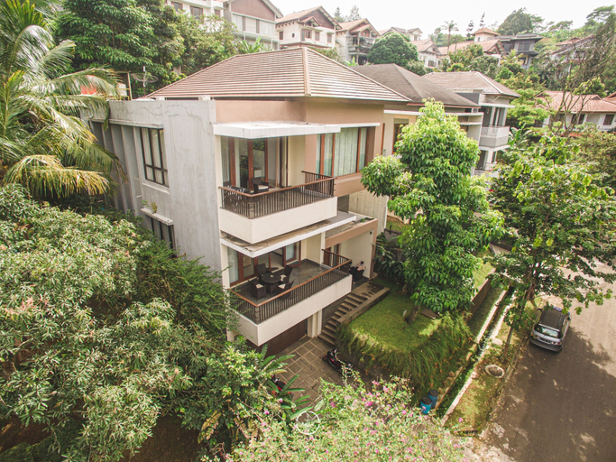 Exterior & Views 2, Jasmine Cozy Villa 3 BR Heated Pool and Billiard, Bandung