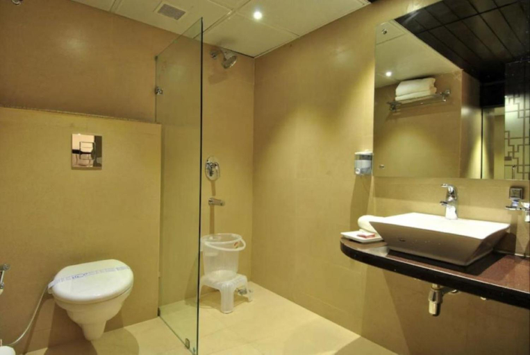 Bathroom 3, Hotel Pink City Opposite New Delhi Railway Station, Delhi