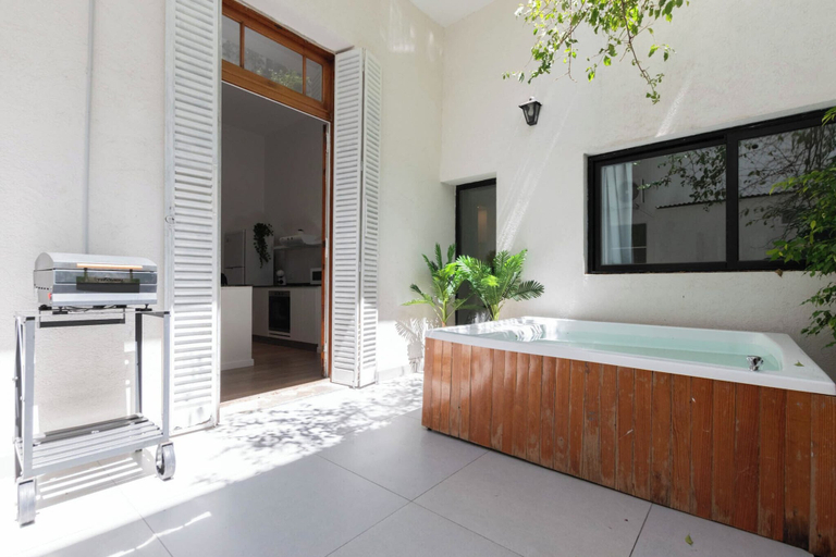 Outdoor spa tub 5, MOT Guatemala 4900, Distrito Federal