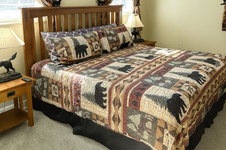 Room 2, Hoot N Holler 5 Bedroom Chalet, Sevier
