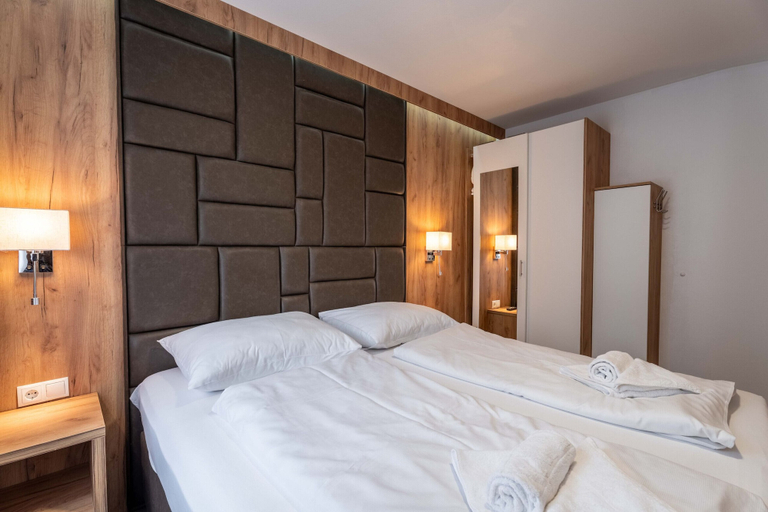 Bedroom 3, Maiskogelblick Apartments by we rent, Zell am See