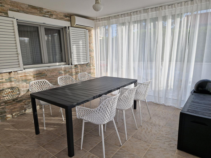 Others 3, Villa More Vir, Vir