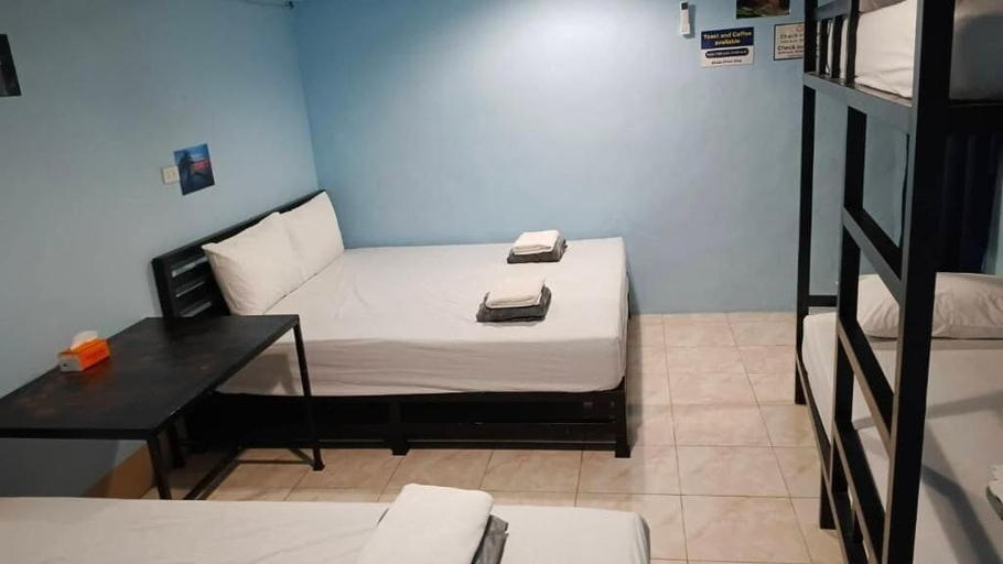 Room 4, Dee-maak Hostel, Ko Phangan