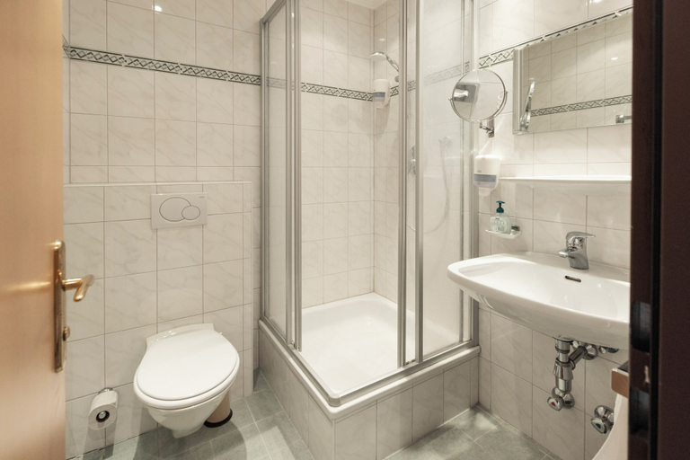 Bathroom 3, Heart Hotel Nordstern, Schwaz
