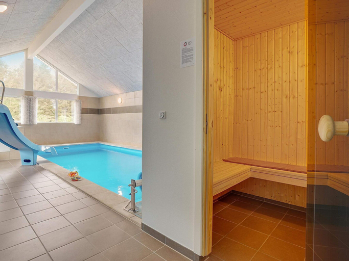 Pool 5, 5 Star Holiday Home in Spottrup, Skive