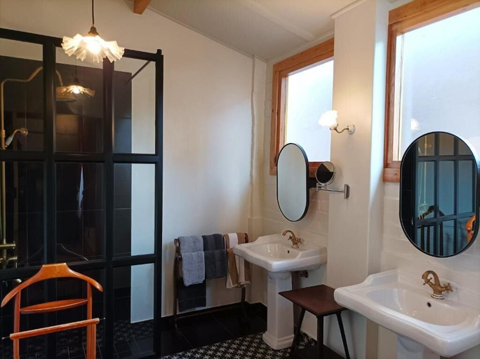 Bathroom 4, FISHBIRD ART DECO VILLA, City of Johannesburg