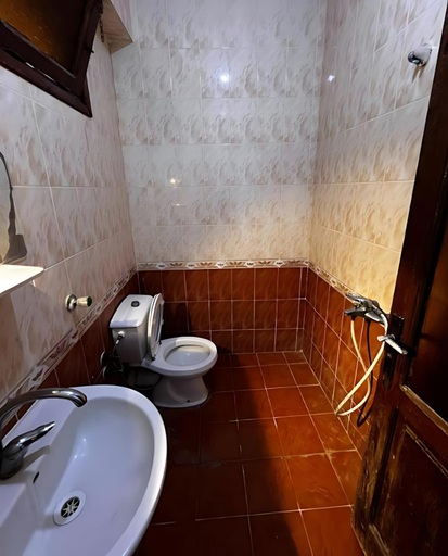 Bathroom 3, Octopus Hotel, Sant Katrin
