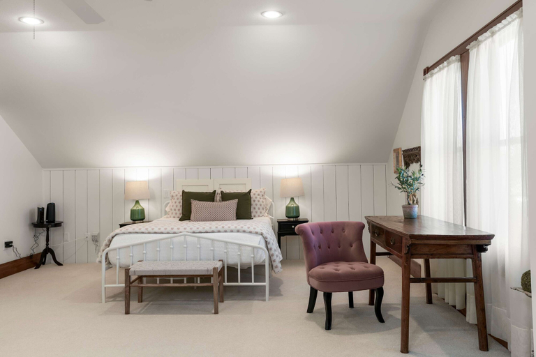 Room 2, Charming 5 Bedroom Home in Austin, Travis