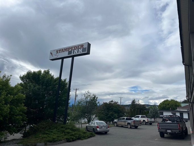 Property grounds 2, Stampeder Inn, Cariboo