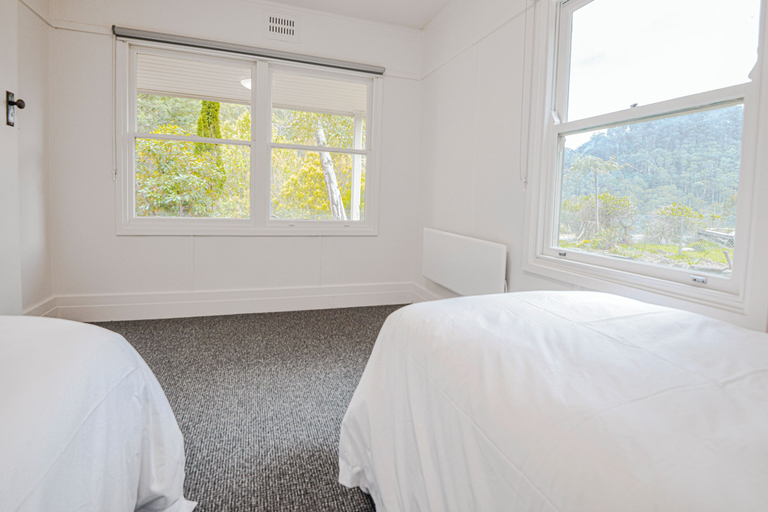Room 3, StayAU Alpine Retreat Family FALLS CREEK, Alpine - East