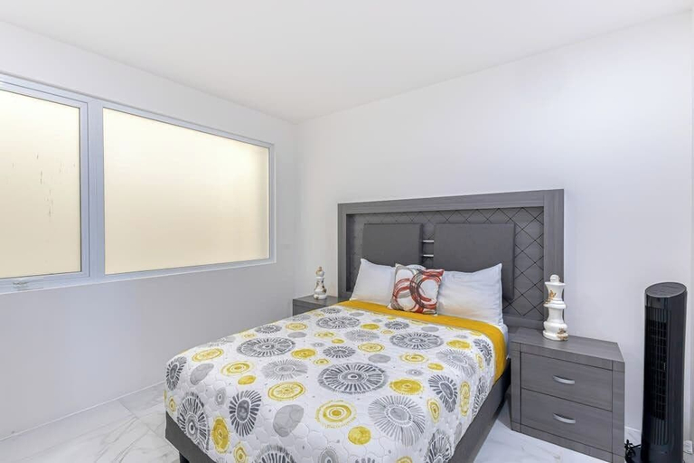 Room 3, Luxury Condo With Shared Gym, Rooftop Pool, and Centrally Located, La Paz