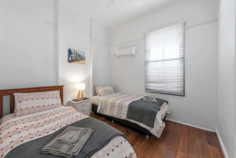 Interior 2, Contemporary Character! 3bed/1.5bath/1car~new Farm, New Farm