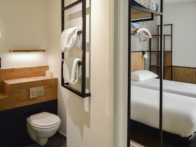 Bathroom 4, ibis Lyon Sud Oullins, Rhône