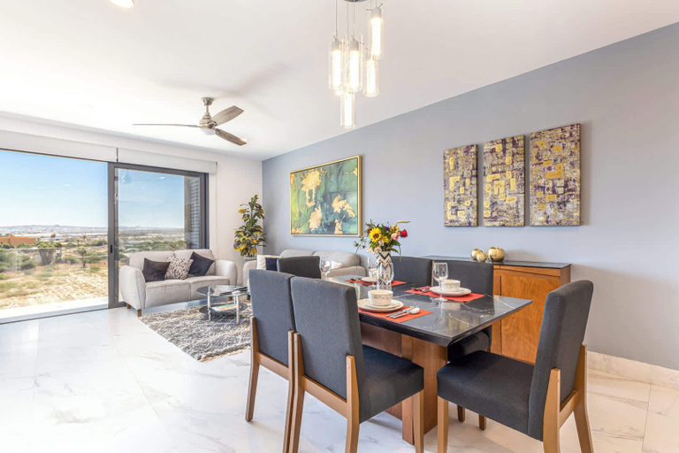 Dining 5, New 2 BR Condo Right Next to the Beach - Pool, La Paz